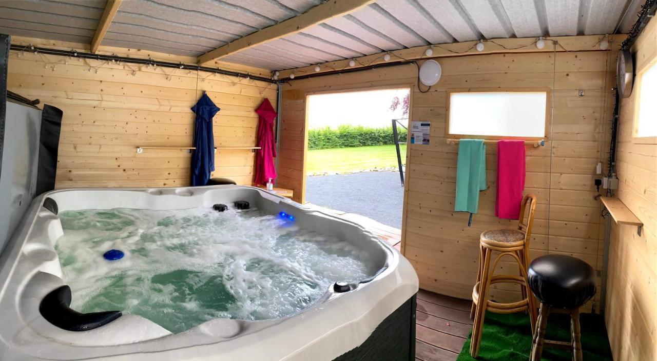 Le Chateau De Frankie Spas-Saunas Grand-Reng Exterior photo