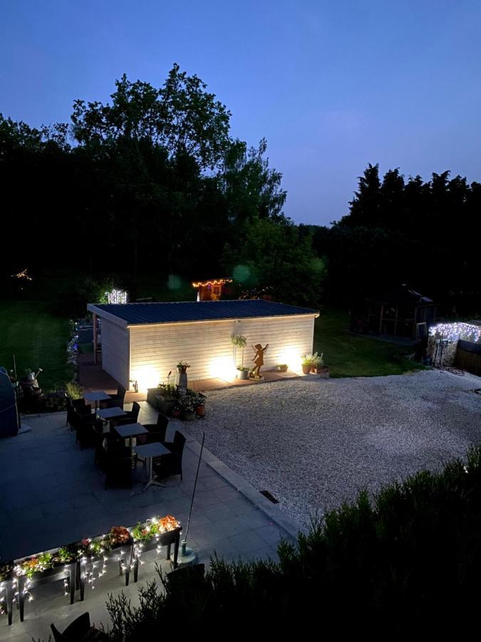 Le Chateau De Frankie Spas-Saunas Grand-Reng Exterior photo