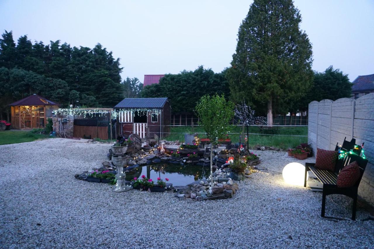 Le Chateau De Frankie Spas-Saunas Grand-Reng Exterior photo