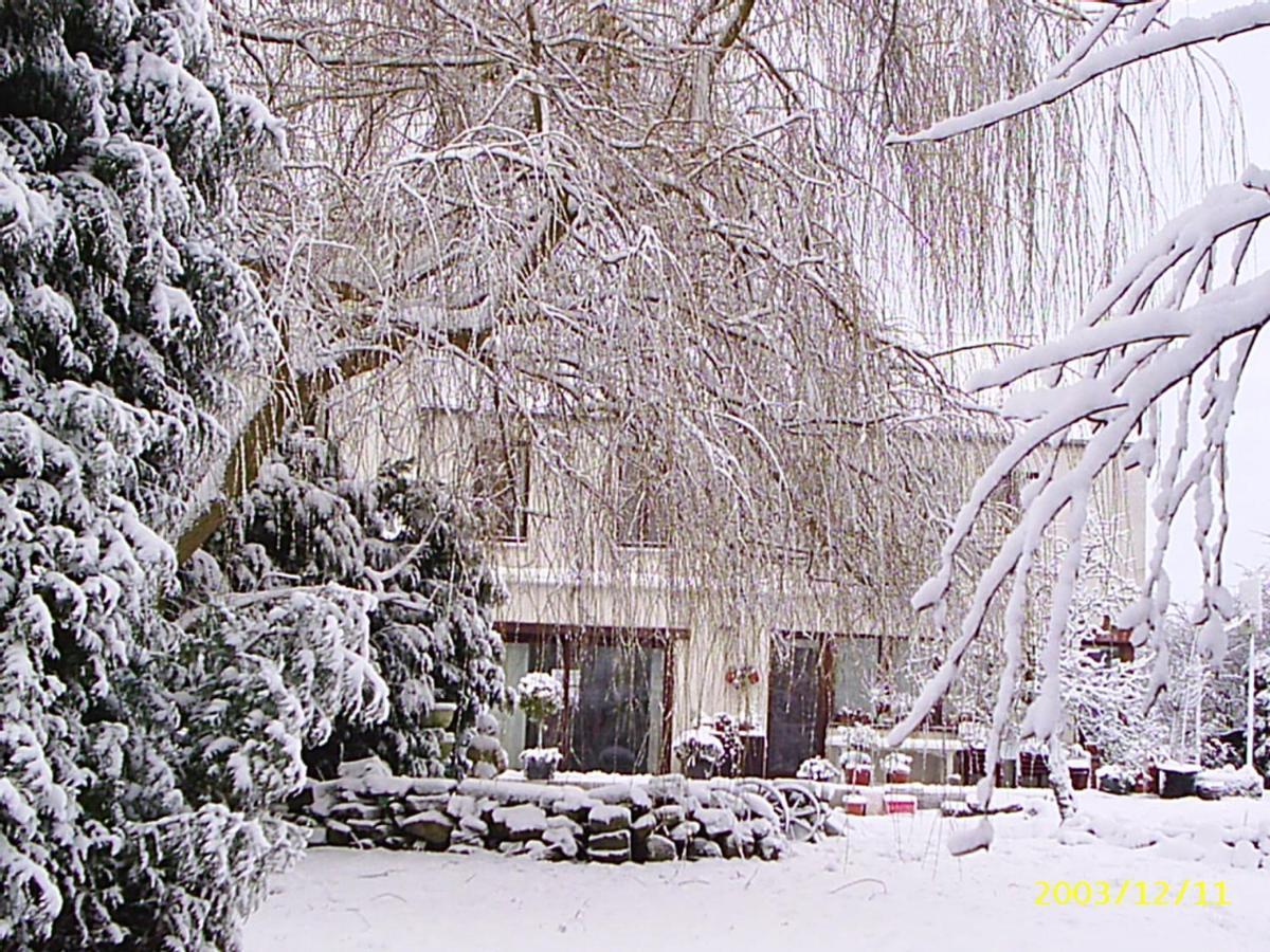 Le Chateau De Frankie Spas-Saunas Grand-Reng Exterior photo